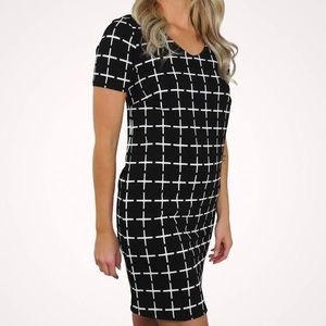 Romeo + Juliet Couture Cross Print Dress Black White Short Sleeve Stretch M